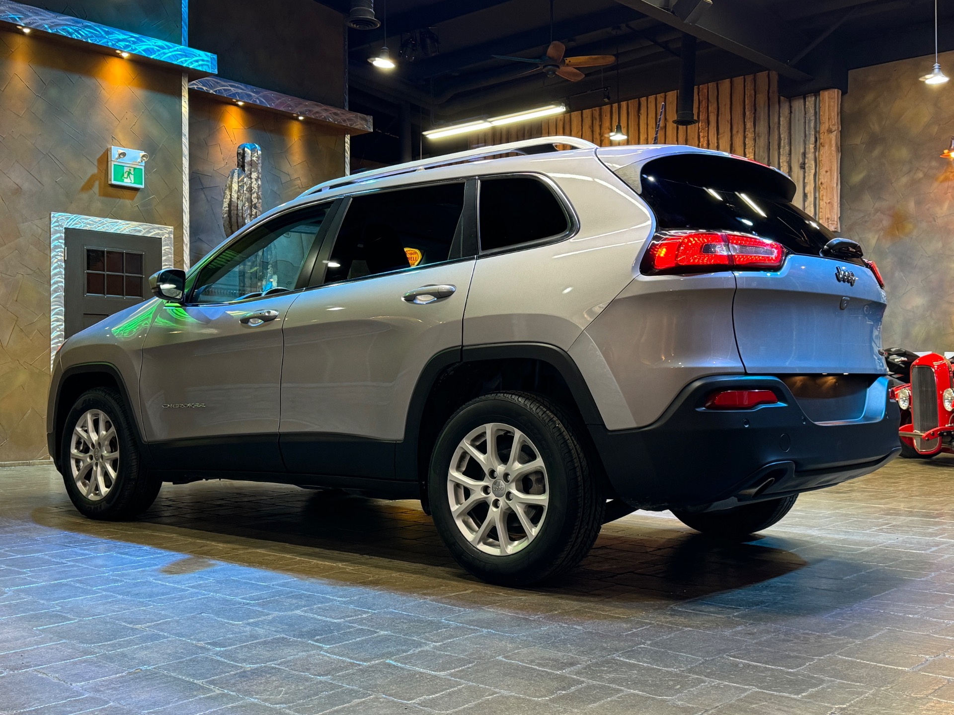 used 2018 Jeep Cherokee car, priced at $21,499