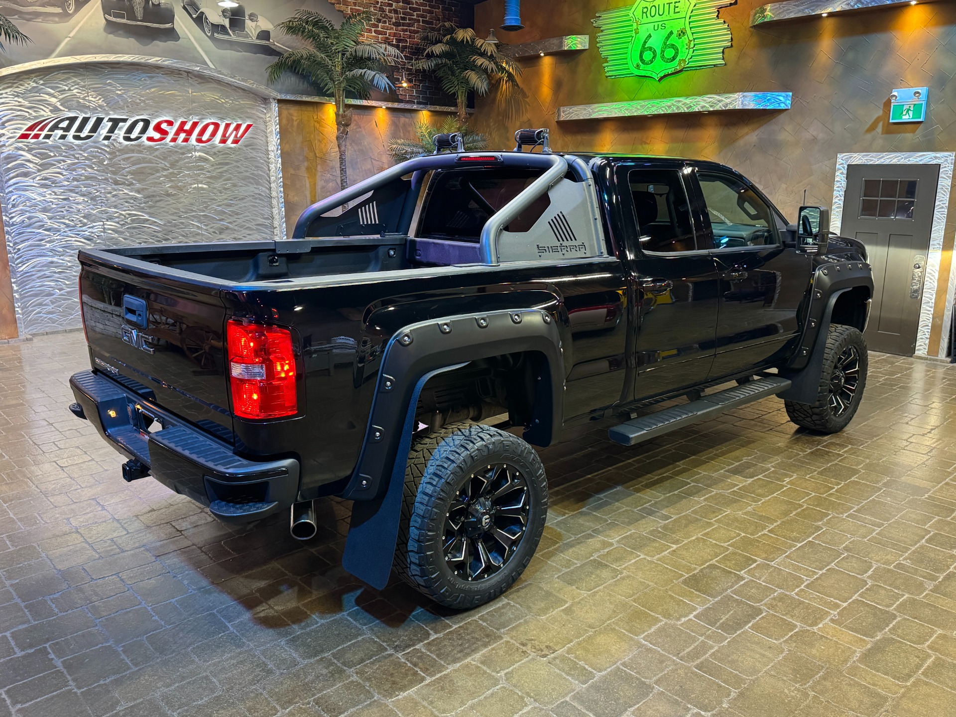 used 2018 GMC Sierra 1500 car, priced at $33,999