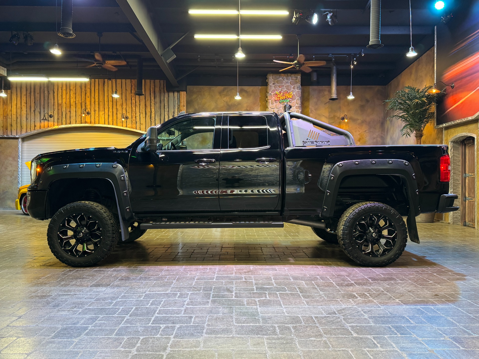 used 2018 GMC Sierra 1500 car, priced at $33,999